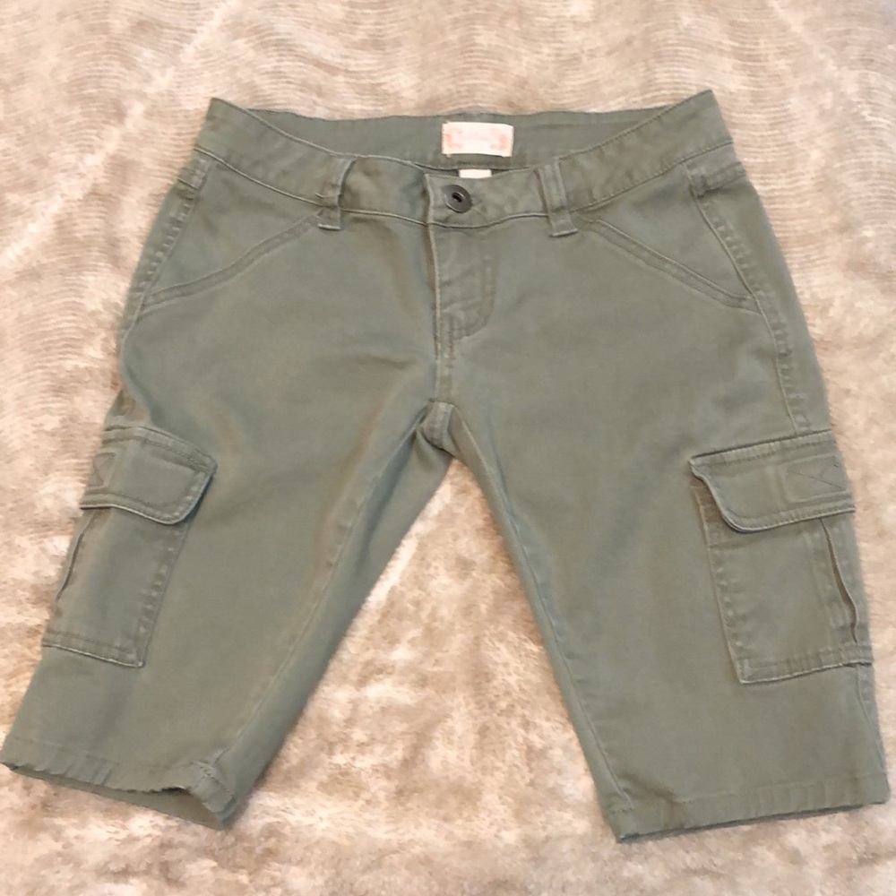 Red Camel Midi Shorts, Olive